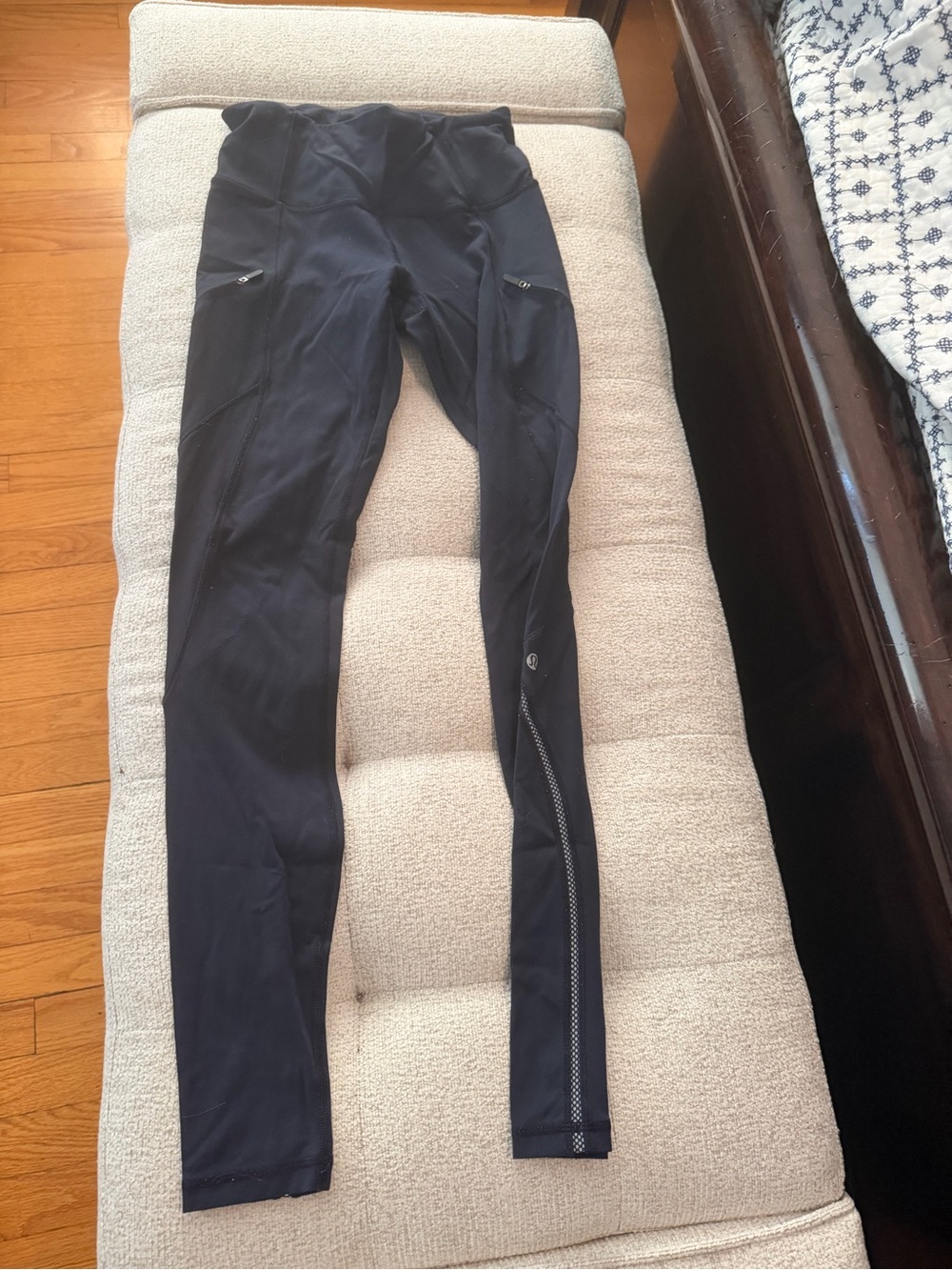 Women’s Lululemon athletic leggings with zipper pockets. Navy blue size 4.